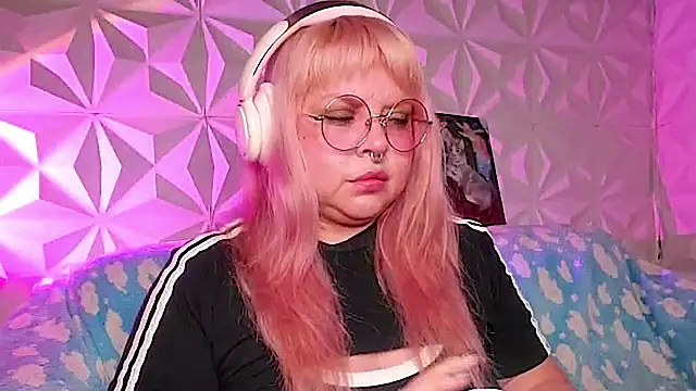 Satyn doll online show from 23, 4, 2026