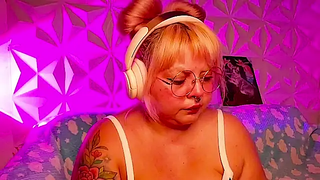 Satyn doll online show from 23, 4, 2026