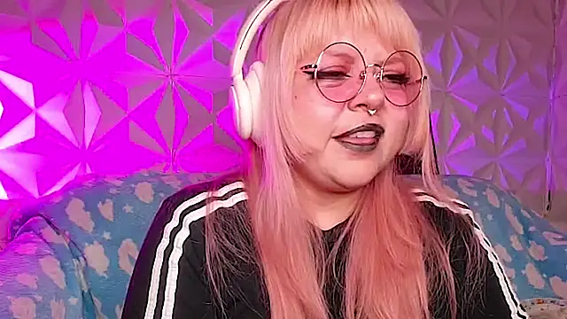 Satyn doll online show from 28, 4, 2026