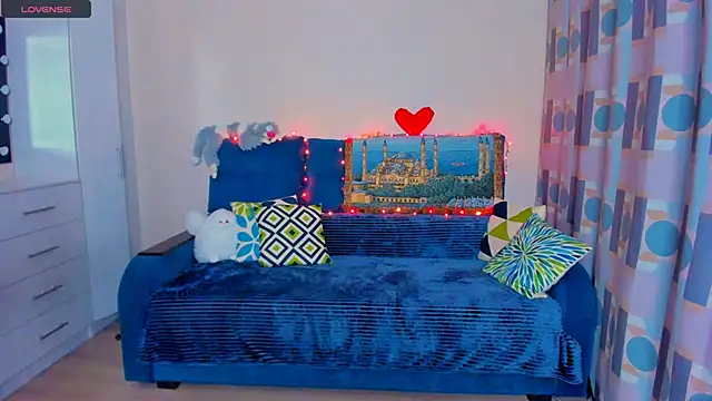 EllenMoore online show from 15, 12, 2024