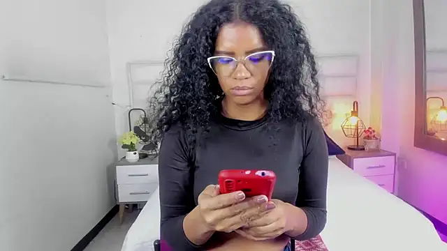 Ellie Alves online show from 7, 2, 2025