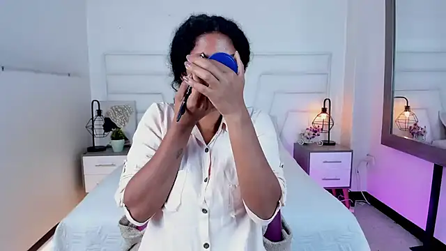 Ellie Alves online show from 19, 2, 2025