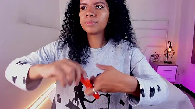 Ellie Alves online show from 25, 2, 2025