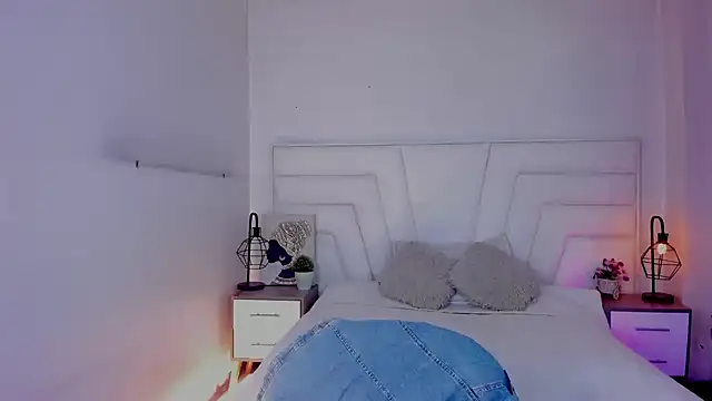 Ellie Alves online show from 28, 2, 2025