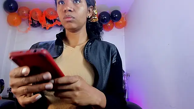 Ellie Alves online show from 4, 11, 2025