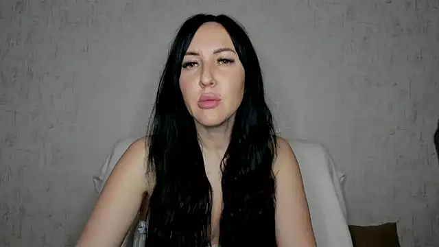 Snapshot of MissGulia chatting on 8, 11, 2025 MissGulia online show from 8, 11, 2025