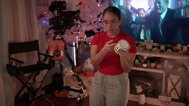 Nikki Torres online show from 4, 11, 2025