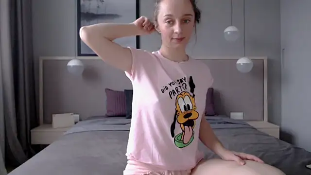 Snapshot of ShySchoolGirl chatting on 28, 10, 2025 ShySchoolGirl online show from 28, 10, 2025