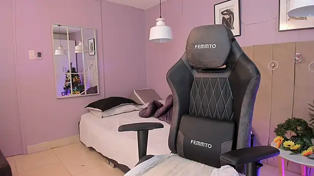 Snapshot of Inndrahot chatting on 28, 12, 2024 Inndrahot online show from 28, 12, 2024