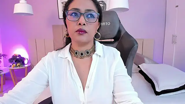 Snapshot of Inndrahot chatting on 16, 2, 2025 Inndrahot online show from 16, 2, 2025