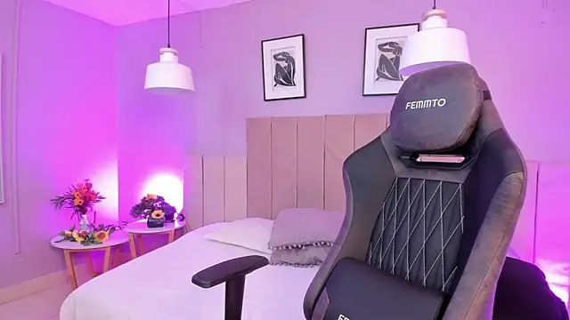 Snapshot of Inndrahot chatting on 7, 3, 2025 Inndrahot online show from 7, 3, 2025