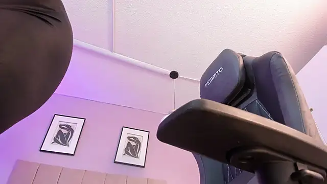 Snapshot of Inndrahot chatting on 14, 3, 2025 Inndrahot online show from 14, 3, 2025