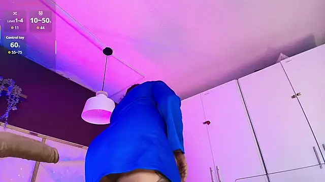 Snapshot of Inndrahot chatting on 11, 9, 2025 Inndrahot online show from 11, 9, 2025