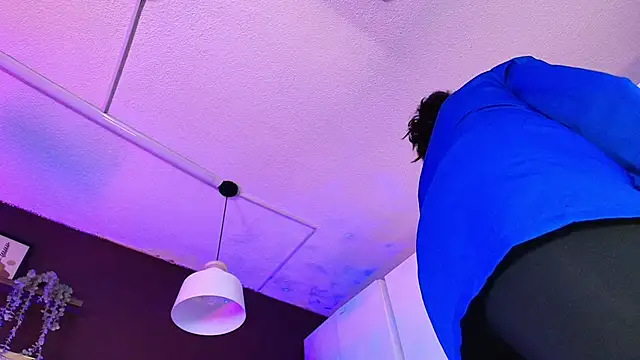 Snapshot of Inndrahot chatting on 11, 10, 2025 Inndrahot online show from 11, 10, 2025