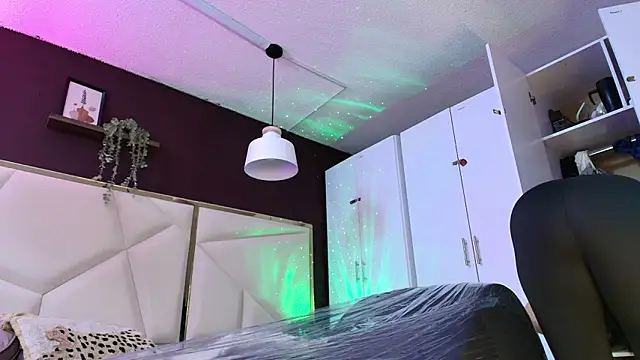 Snapshot of Inndrahot chatting on 2, 11, 2025 Inndrahot online show from 2, 11, 2025