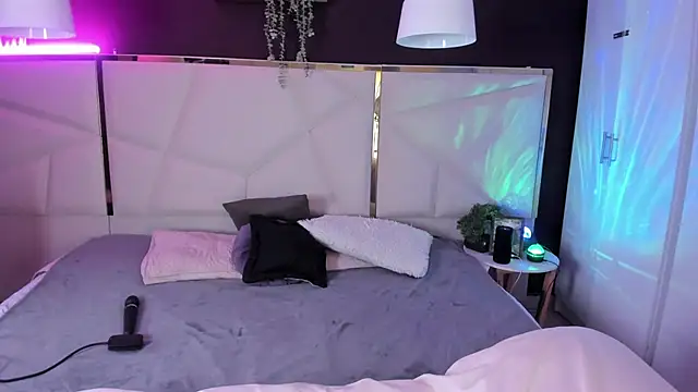 Snapshot of Inndrahot chatting on 2, 12, 2025 Inndrahot online show from 2, 12, 2025