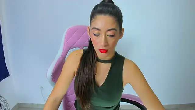 Snapshot of MeganWhite3 chatting on 7, 1, 2025 MeganWhite3 online show from 7, 1, 2025