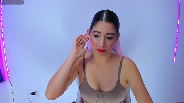 Snapshot of MeganWhite3 chatting on 19, 2, 2025 MeganWhite3 online show from 19, 2, 2025