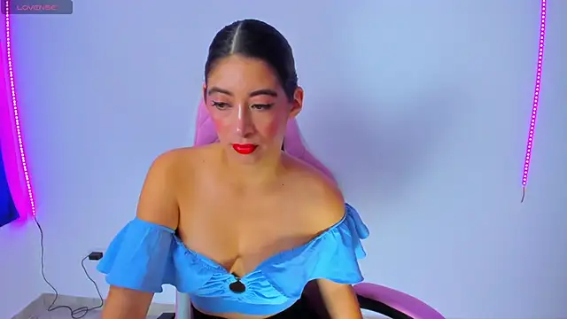 Snapshot of MeganWhite3 chatting on 2, 3, 2025 MeganWhite3 online show from 2, 3, 2025