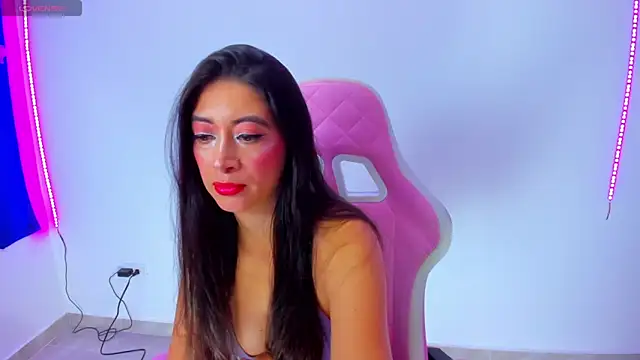 Snapshot of MeganWhite3 chatting on 4, 3, 2025 MeganWhite3 online show from 4, 3, 2025