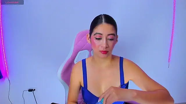 Snapshot of MeganWhite3 chatting on 11, 3, 2025 MeganWhite3 online show from 11, 3, 2025