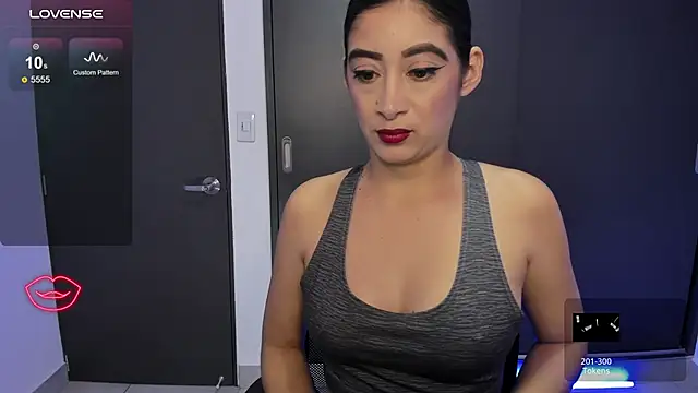 Snapshot of MeganWhite3 chatting on 9, 9, 2025 MeganWhite3 online show from 9, 9, 2025