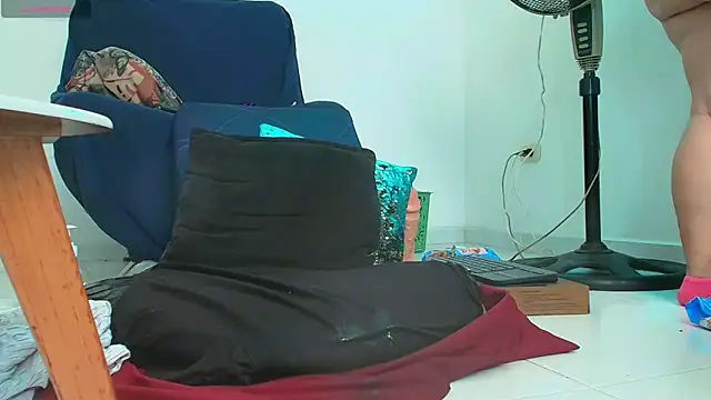 abigail curvy online show from 17, 3, 2025