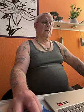 Snapshot of smaili1513 chatting on 16, 1, 2026 smaili1513 online show from 16, 1, 2026