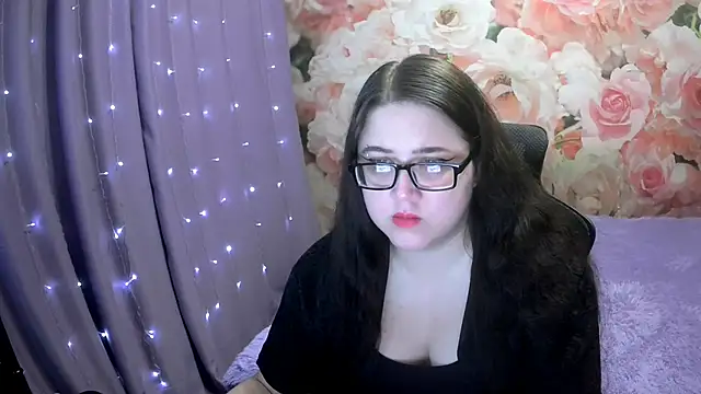 Snapshot of OverseerX chatting on 28, 10, 2025 OverseerX online show from 28, 10, 2025