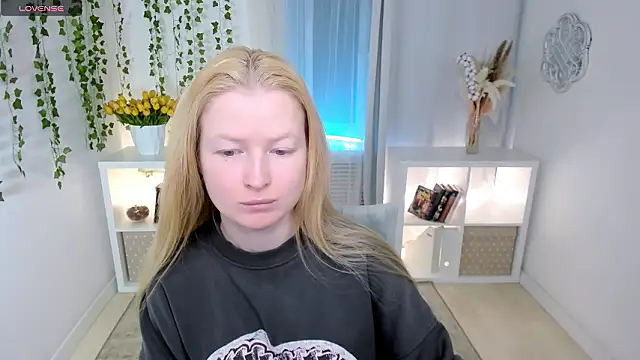 Laly Peach online show from 21, 3, 2026