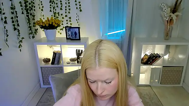 Laly Peach online show from 3, 4, 2026