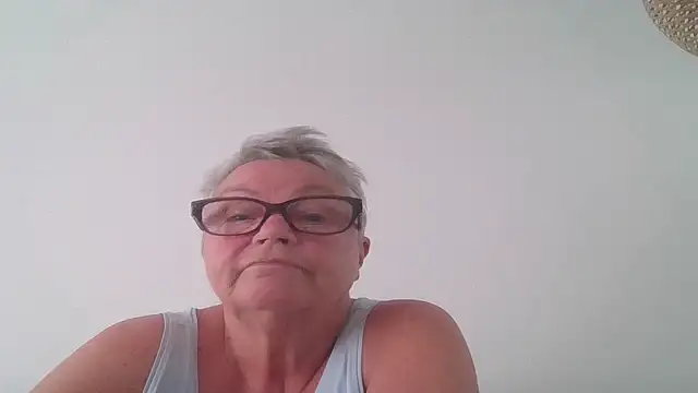 GrannyChrissy68 online show from 6, 10, 2025