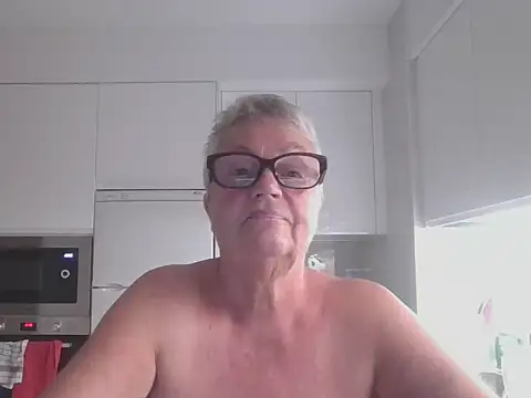 GrannyChrissy68 online show from 11, 10, 2025