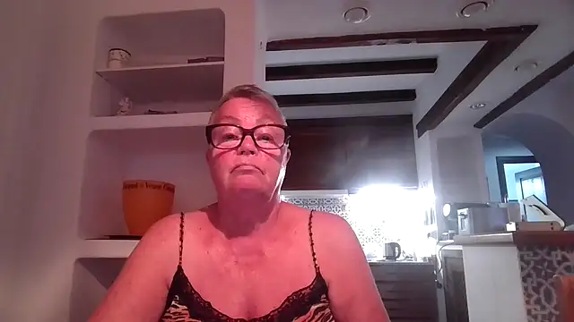 GrannyChrissy68 online show from 25, 10, 2025