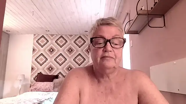 GrannyChrissy68 online show from 28, 2, 2026
