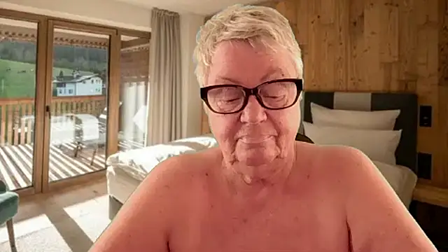 GrannyChrissy68 online show from 22, 3, 2026