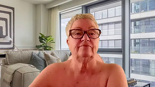 GrannyChrissy68 online show from 6, 4, 2026