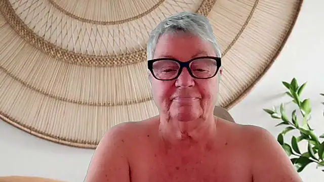 GrannyChrissy68 online show from 19, 4, 2026