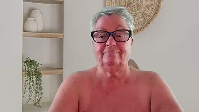 GrannyChrissy68 online show from 25, 4, 2026