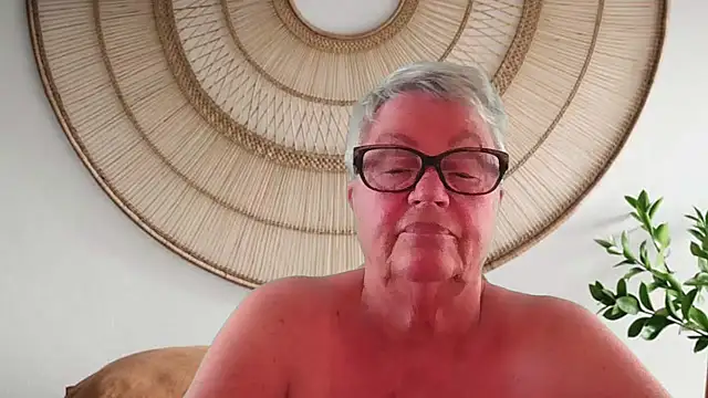 GrannyChrissy68 online show from 27, 4, 2026