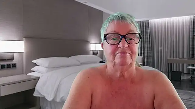 GrannyChrissy68 online show from 17, 5, 2026