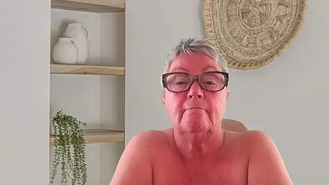 GrannyChrissy68 online show from 8, 6, 2026