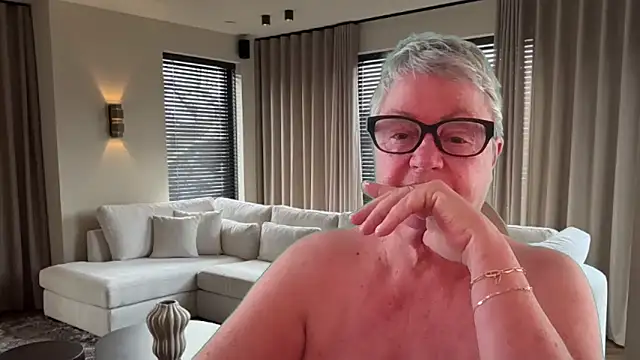 GrannyChrissy68 online show from 30, 6, 2026