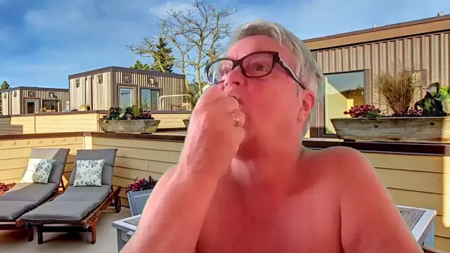 GrannyChrissy68 online show from 23, 7, 2026