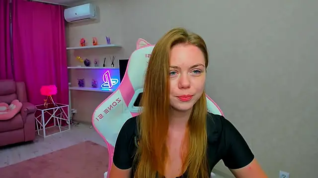 Snapshot of Strawberrye chatting on 9, 5, 2026 Strawberrye online show from 9, 5, 2026