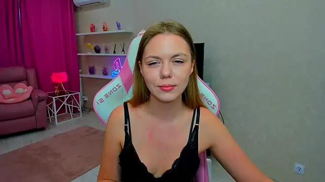 Snapshot of Strawberrye chatting on 10, 5, 2026 Strawberrye online show from 10, 5, 2026