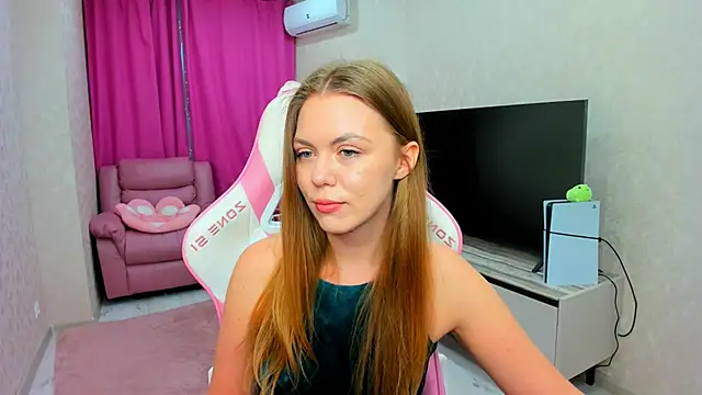Snapshot of Strawberrye chatting on 12, 5, 2026 Strawberrye online show from 12, 5, 2026