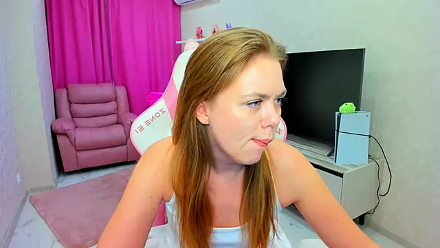 Snapshot of Strawberrye chatting on 13, 5, 2026 Strawberrye online show from 13, 5, 2026