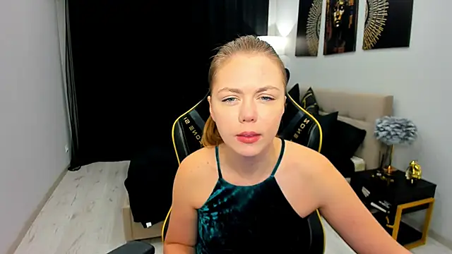Snapshot of Strawberrye chatting on 16, 5, 2026 Strawberrye online show from 16, 5, 2026