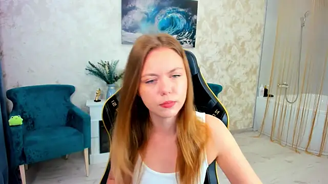 Snapshot of Strawberrye chatting on 7, 6, 2026 Strawberrye online show from 7, 6, 2026